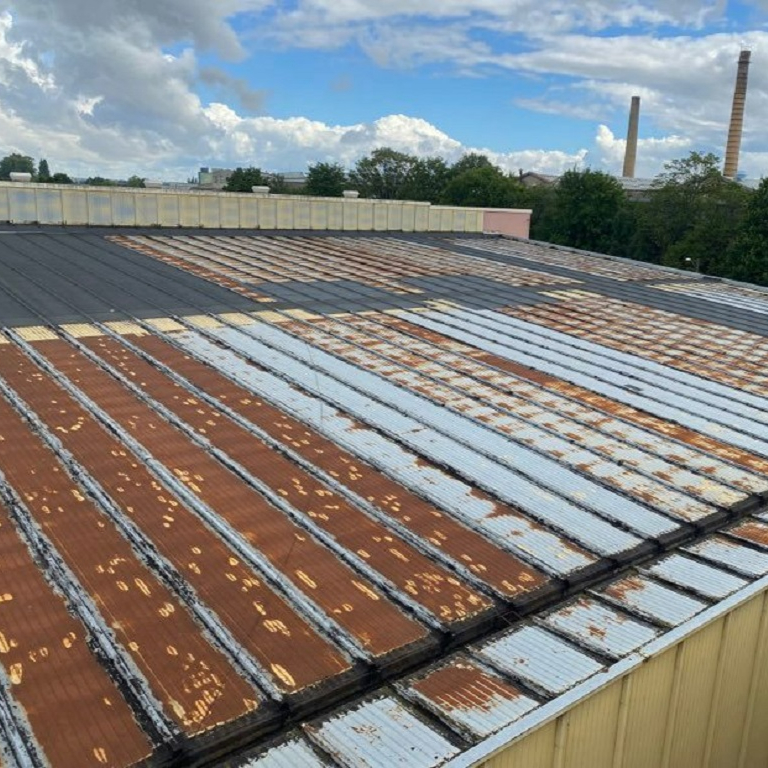 Dach hali naprawiony